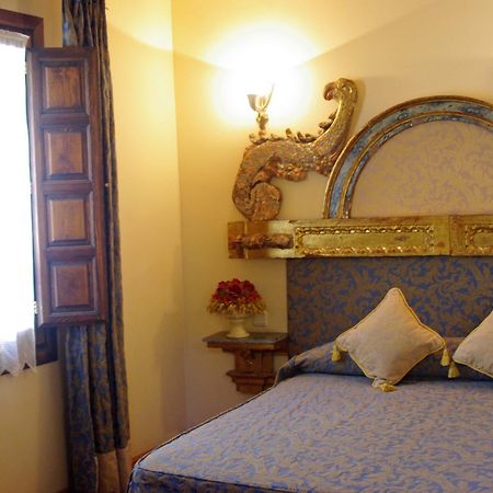 Hotel Alcazar Segóvia Quarto foto