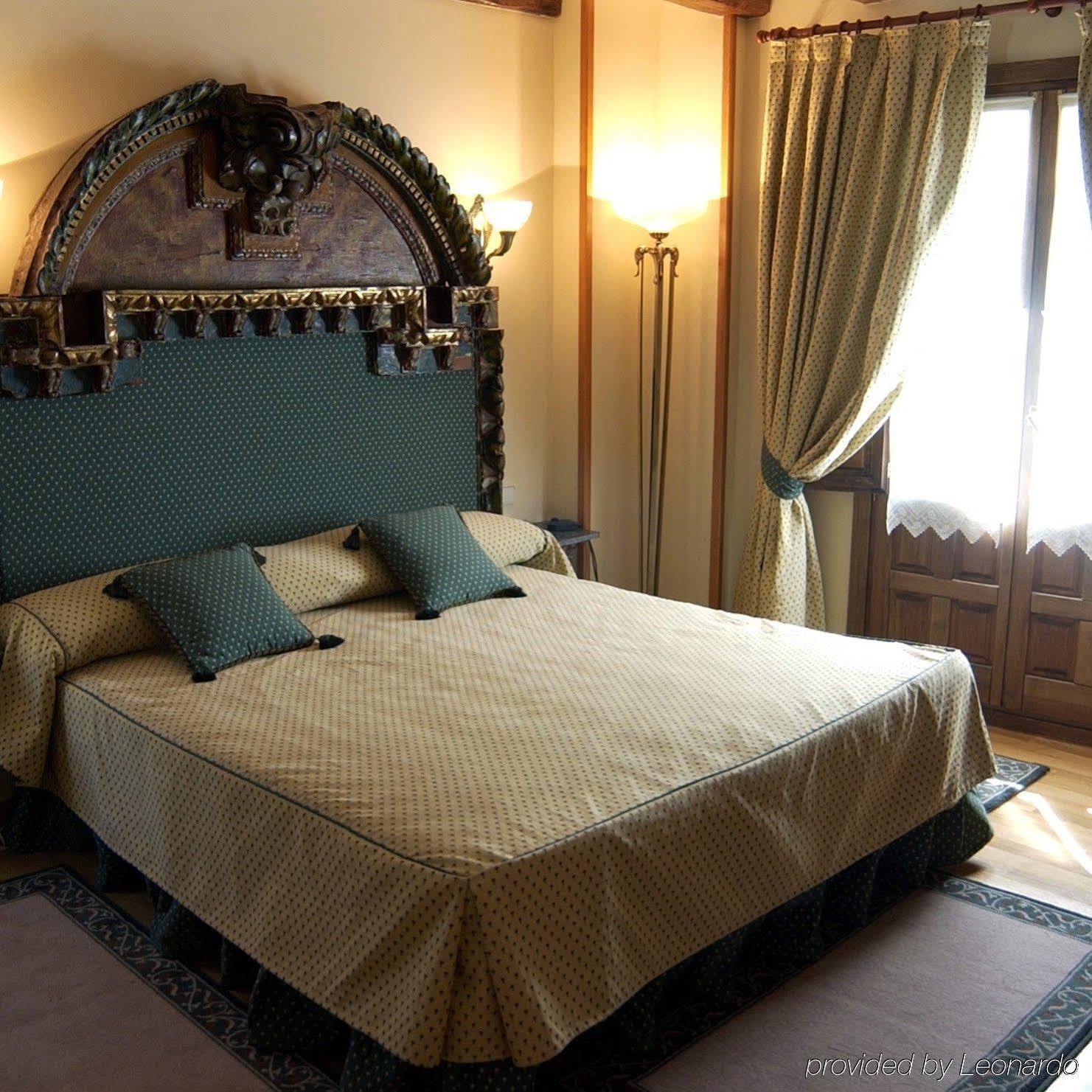 Hotel Alcazar Segóvia Quarto foto